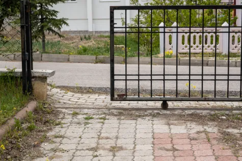 AS METAL, obrt za ostale specijalizirane građevinske djelatnosti, vl. Amir Saračević, Dvorišna vrata